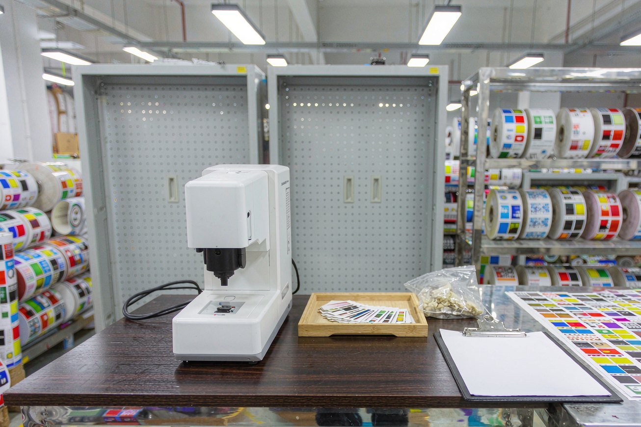 Colour lab — spectrophotometer and adhesion checks